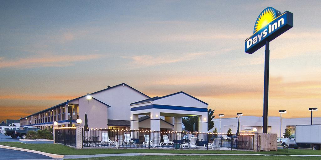 Days Inn Norman Exterior photo